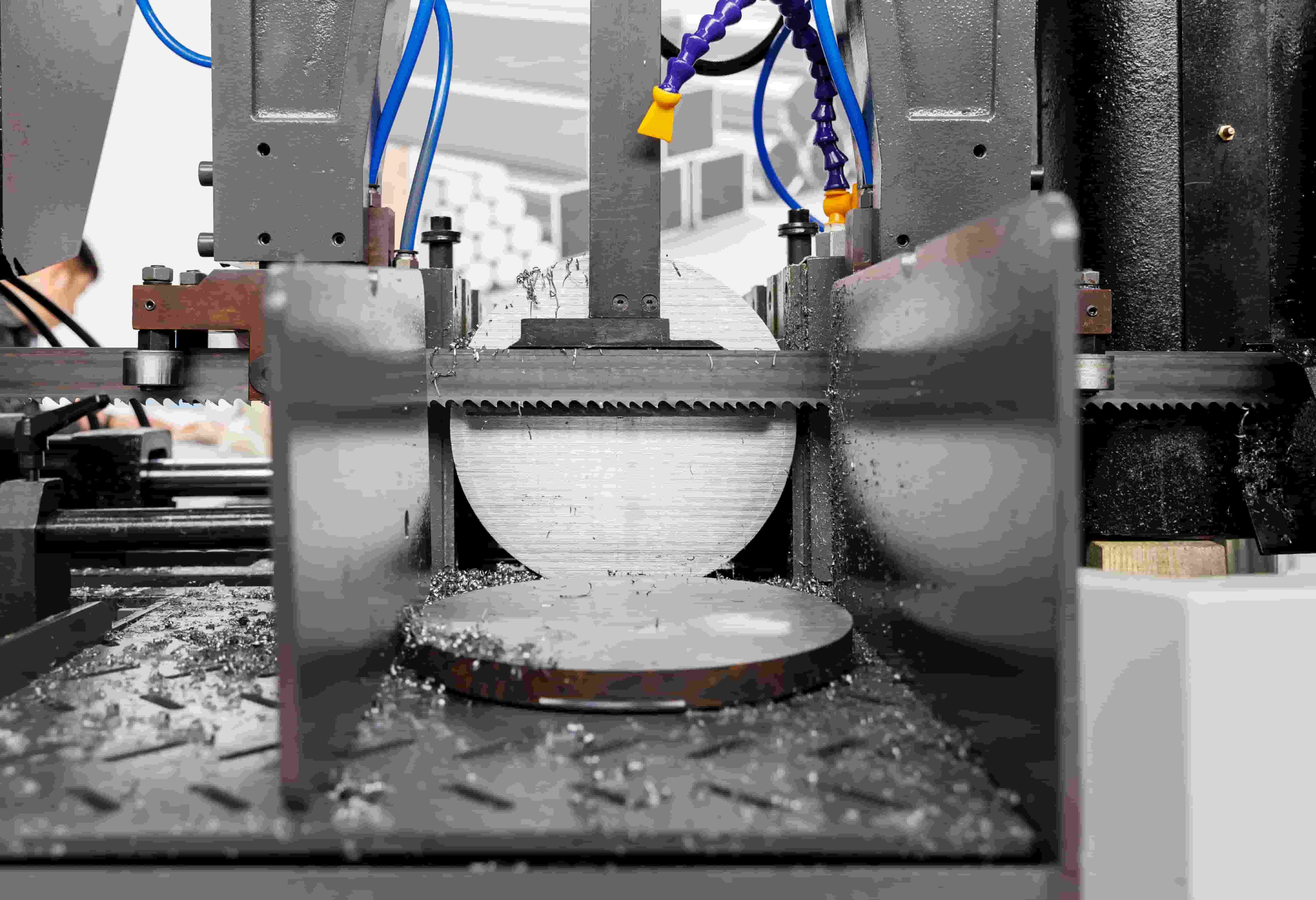 Mecanizado de precisión de cuchillas para corte industrial de metales
