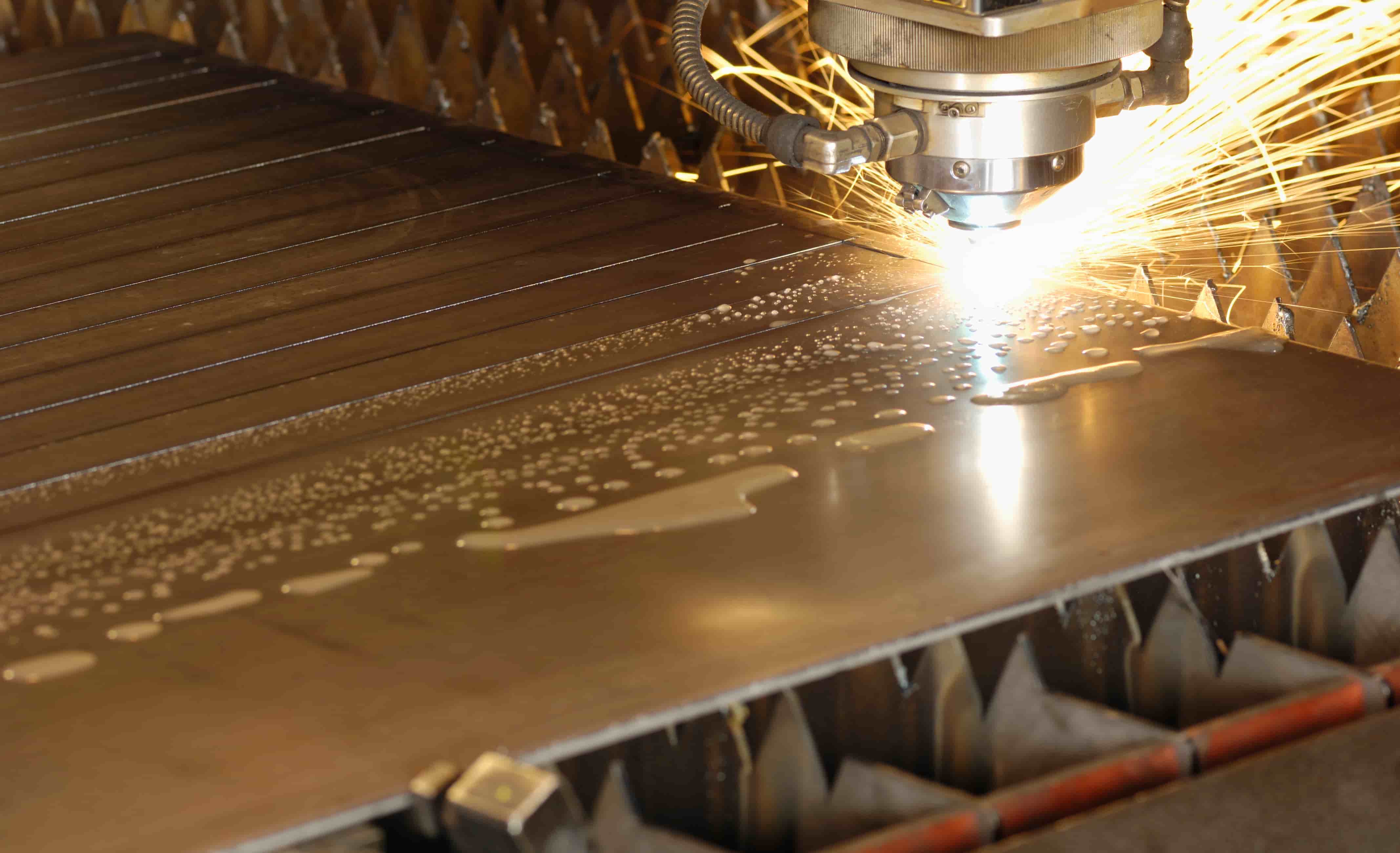 Corte láser de alta precisión para la fabricación de cuchillas