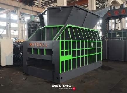 ¡La calidad marca la pauta! Clientes de Bangladesh visitan la fábrica para una inspección in situ; la trituradora de doble eje de alta resistencia se envía con éxito.